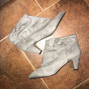 Barefoot Tess Gray Booties Size 14